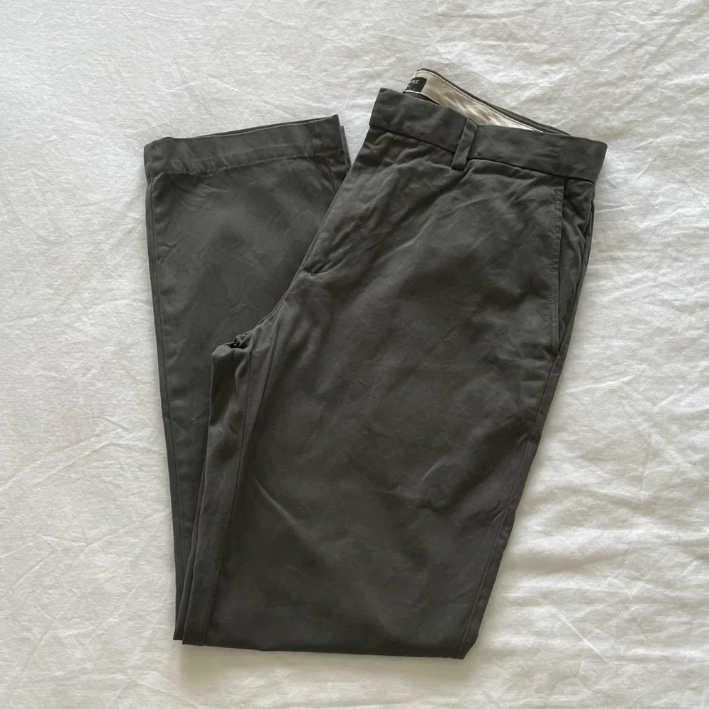 Banana Republic Aidan Chino (33x30) - Like New